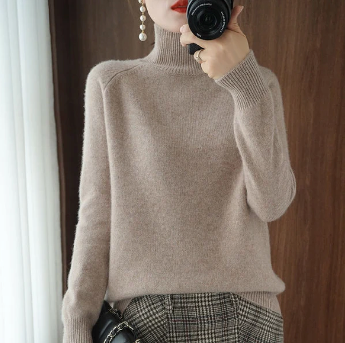 Women's fitted turtleneck sweater in taupe