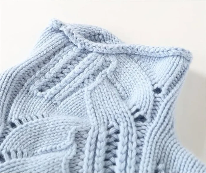 Women's blue cable knit turtleneck sweater - knit detail